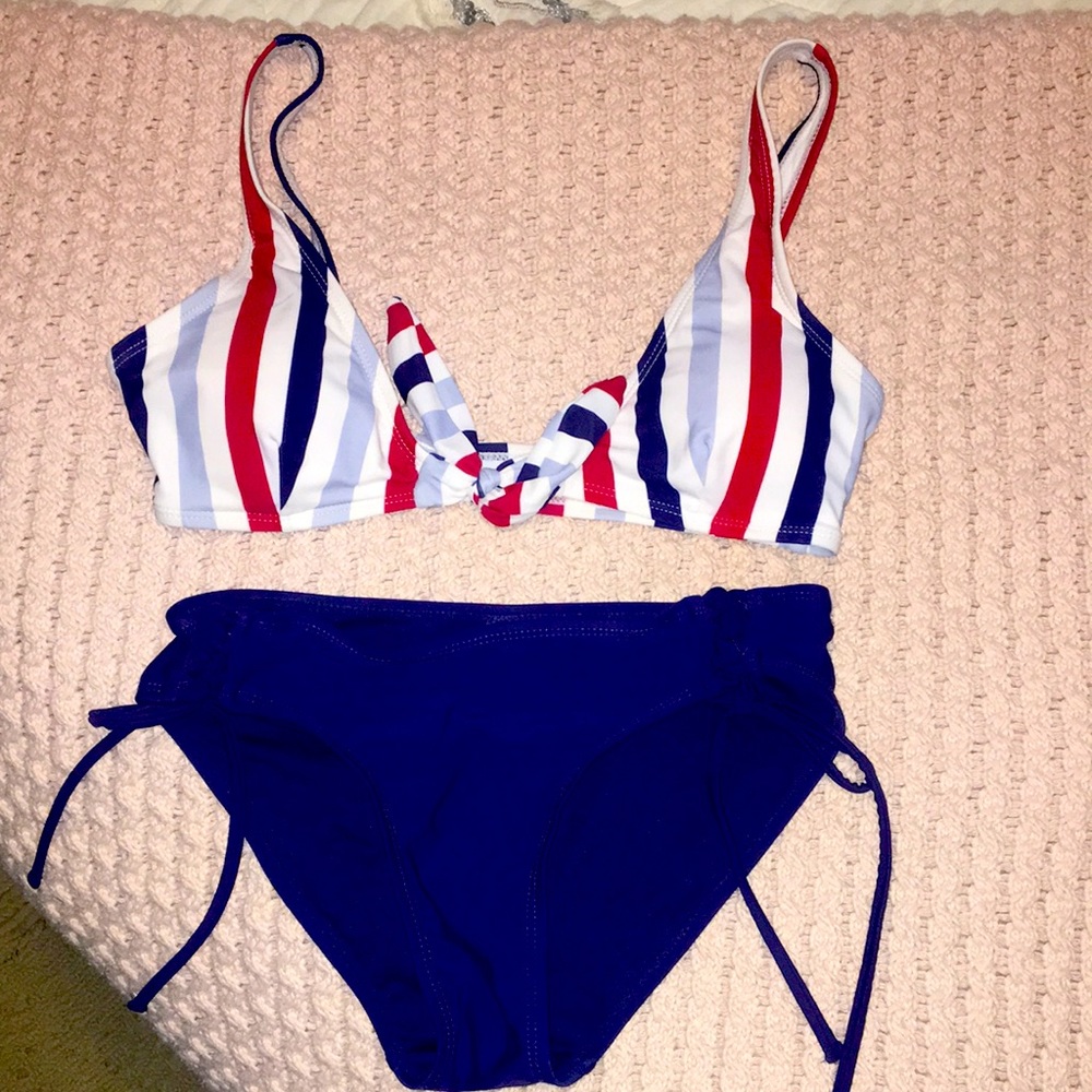 🔴🔵. Bikini bathing suit.size small. Worn once.